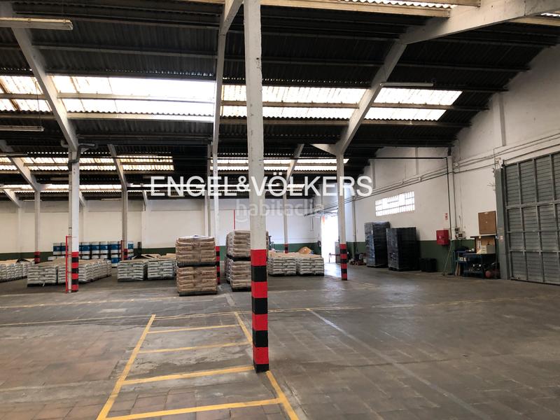 Foto f4a141a7-0beb-467b-9c95-a3a07d391ccc. Industrial building in Centre Rubí