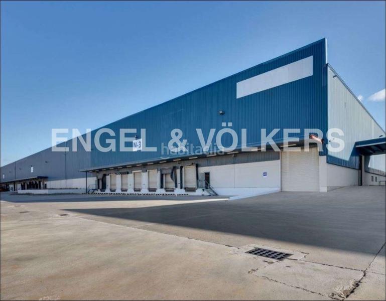 Foto 4bb1466f-1c9e-4219-becf-3038aa7b1bb3. Rent industrial building in Valls