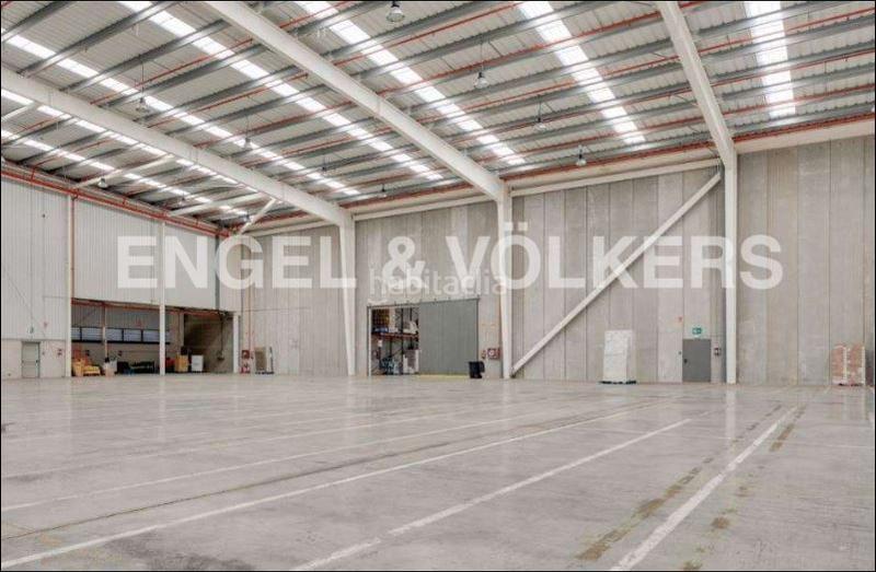 Foto 80556eeb-65b4-4e20-98d6-e29891bbe271. Rent industrial building in Valls