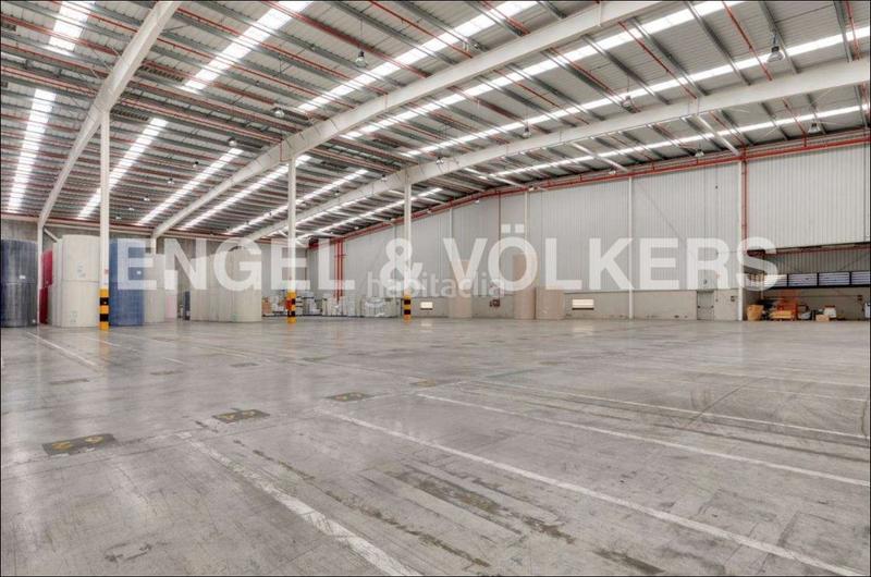 Foto a3b843ac-21d8-496d-8a03-2b18d0197dd9. Rent industrial building in Valls