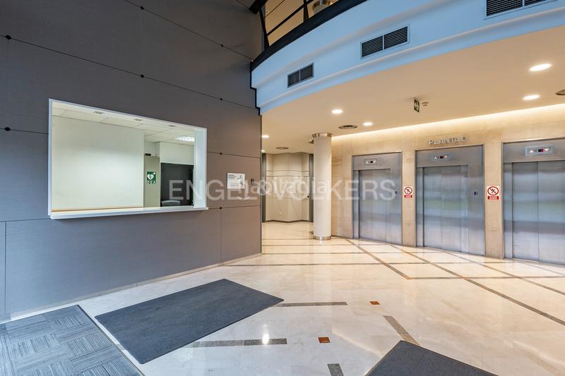 Foto 05d46ddf-24b5-4e6d-b448-71d291427c2b. Location bureau avec parking dans Zona Industrial Prat de Llobregat (El)