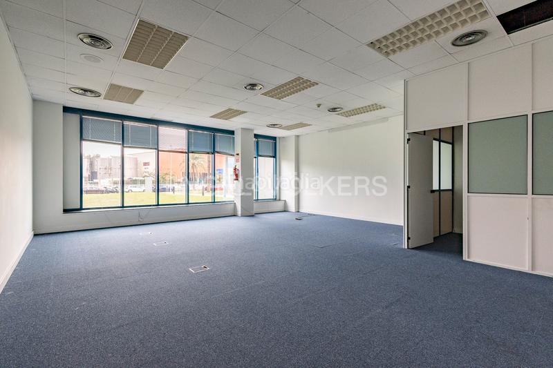 Foto 43503f4d-2e06-4858-8071-8418d8be0a67. Location bureau avec parking dans Zona Industrial Prat de Llobregat (El)
