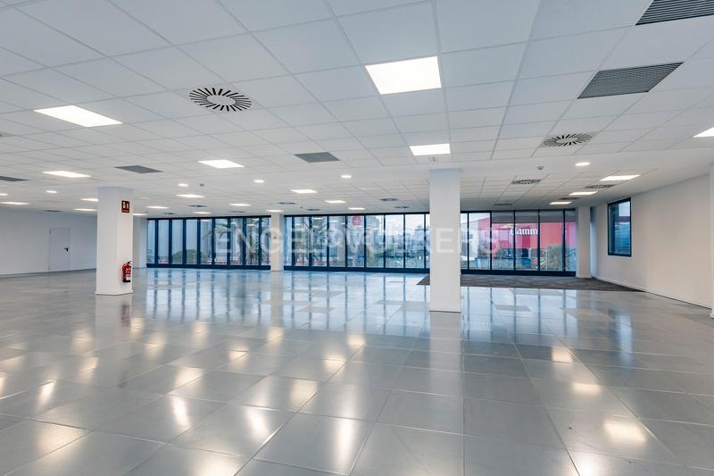 Foto 52ee4e76-2646-4d43-91ac-c23656af2237. Location bureau avec parking dans Zona Industrial Prat de Llobregat (El)