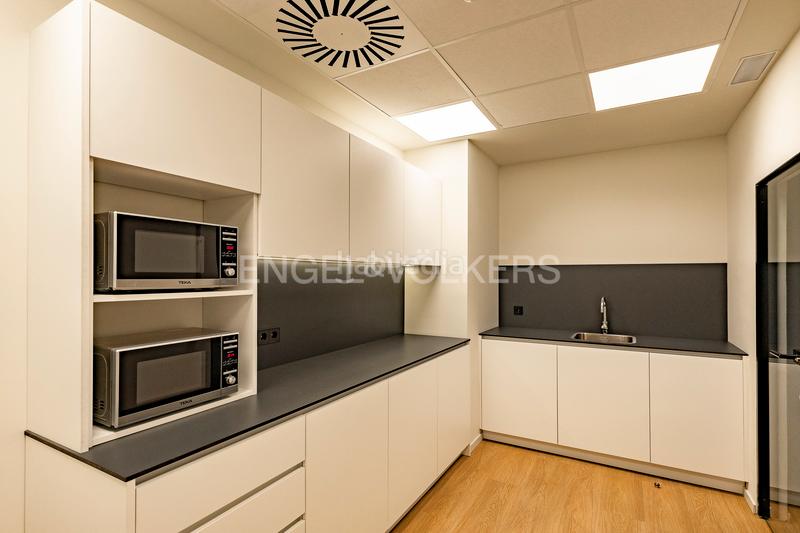 Foto 5a4d5351-a627-437c-9dcb-6c51c8ce0c7f. Location bureau avec parking dans Zona Industrial Prat de Llobregat (El)