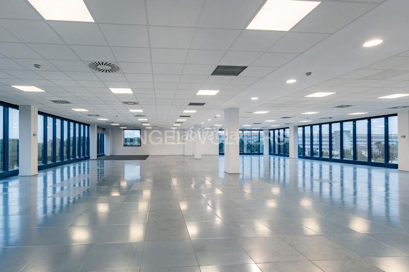 Foto 68229c68-e98f-42fa-a3b4-4667a26214c8. Location bureau avec parking dans Zona Industrial Prat de Llobregat (El)