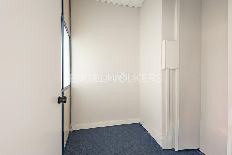 Foto abca9467-0781-4b53-9d51-a7df35893faf. Location bureau avec parking dans Zona Industrial Prat de Llobregat (El)