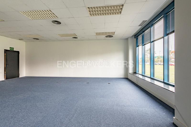 Foto 0265c942-abc0-4b82-b816-391ad09c4013. Miete büro mit parking in Zona Industrial Prat de Llobregat (El)