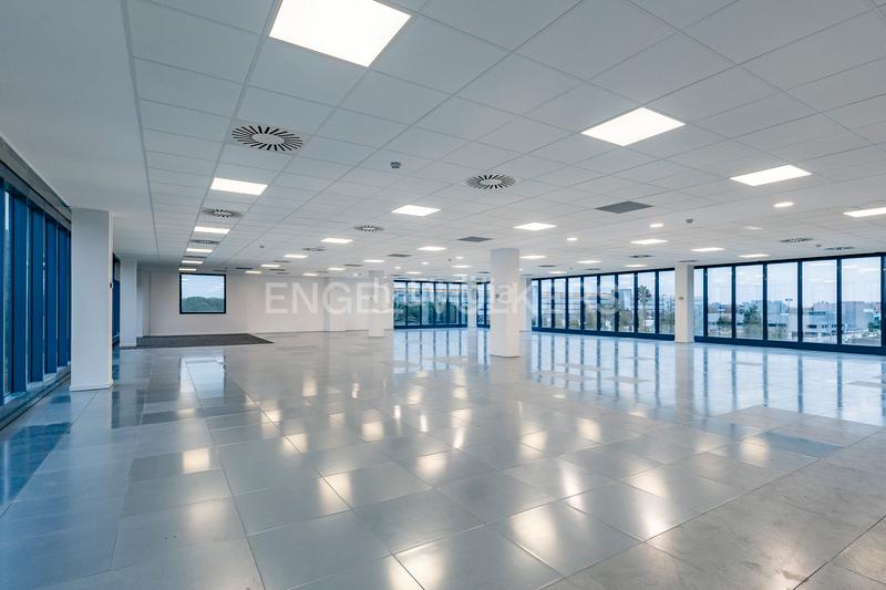Foto 6415ee68-ecfe-4c93-a8c0-631b049de784. Rent office space with parking in Zona Industrial Prat de Llobregat (El)