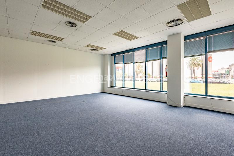 Foto deb3f778-4a7b-43dd-a9f8-6614bc74b078. Rent office space with parking in Zona Industrial Prat de Llobregat (El)