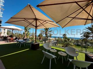 Alquiler Oficina en Diagonal Mar i el Front Martim del Poblenou. Increble oficina con vistas, terraza y piscina