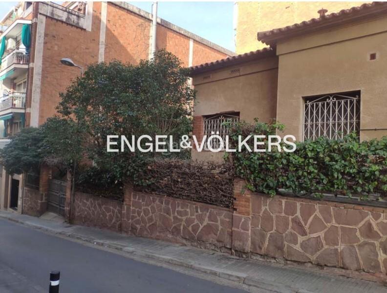 Foto 32afdbb5-1d45-4418-b696-35ffe3b00e81. Residential plot in Centre Santa Coloma de Gramenet