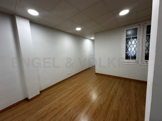 Rent Office space in Dreta de l´Eixample. Oficina con balcón en el corazón de rambla catalunya