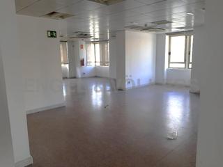Oficina a Barri de les Corts. Oficinas en venta en ubicación prime