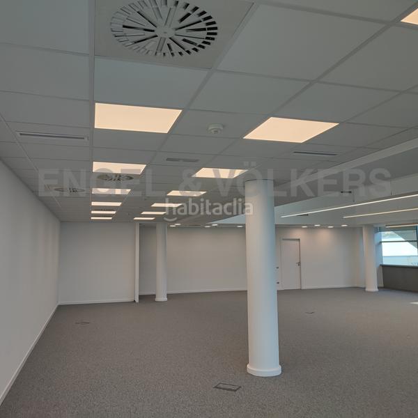 Foto d11fb70b-0209-491b-9421-60fae40a71f6. Rent office space with parking in El Remei Badalona