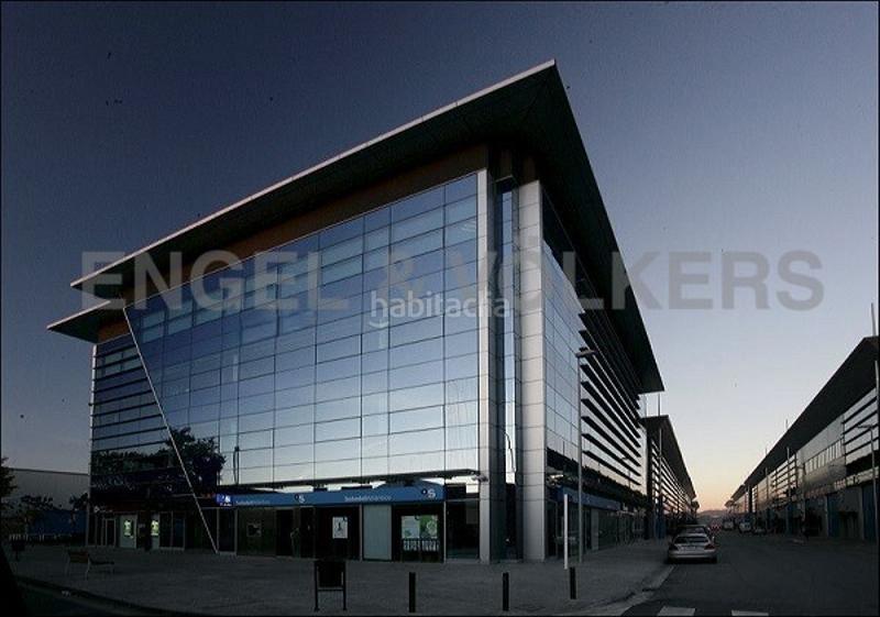 Foto fe600568-fab1-4af2-90c0-61323b1d3801. Rent office space with parking in El Remei Badalona