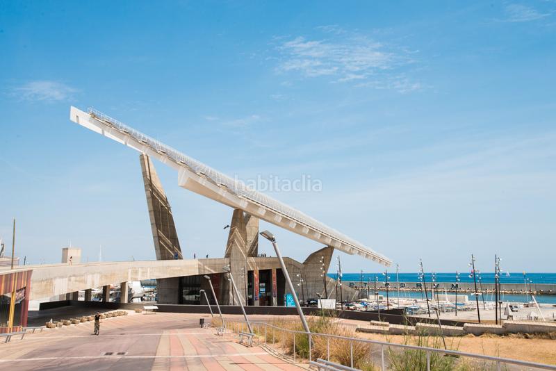 Foto d0f2a205-7ef3-4eed-bd90-6cf1c1aa1836. Alquiler oficina s en alquiler con terraza comunitaria en Badalona