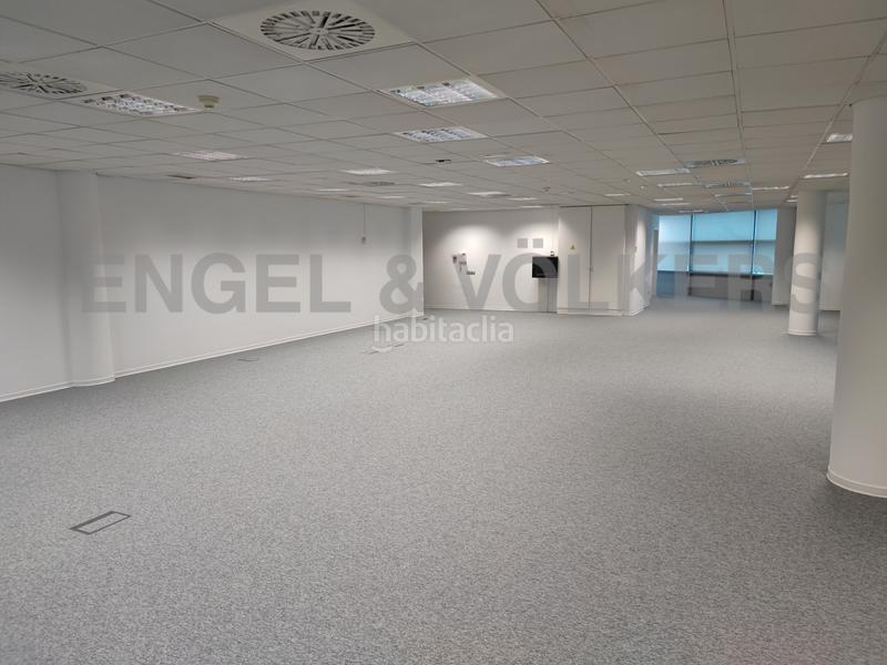 Foto 73124b68-41e4-43f8-b2bc-f57085d04529. Rent office space with parking in El Remei Badalona