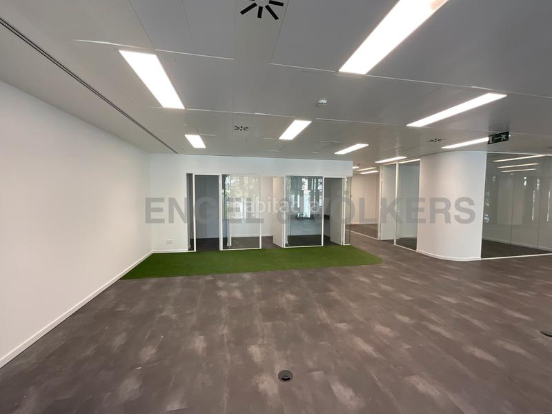 Foto 02e1a888-5e9c-4dcd-9bf9-ba01f74bf3b2. Rent office space with parking in Poblenou Barcelona