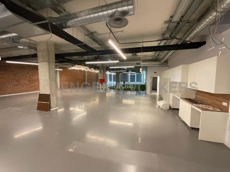 Foto 30d3d233-4d42-4126-b78d-6b46354a24d3. Rent office space with parking in Poblenou Barcelona