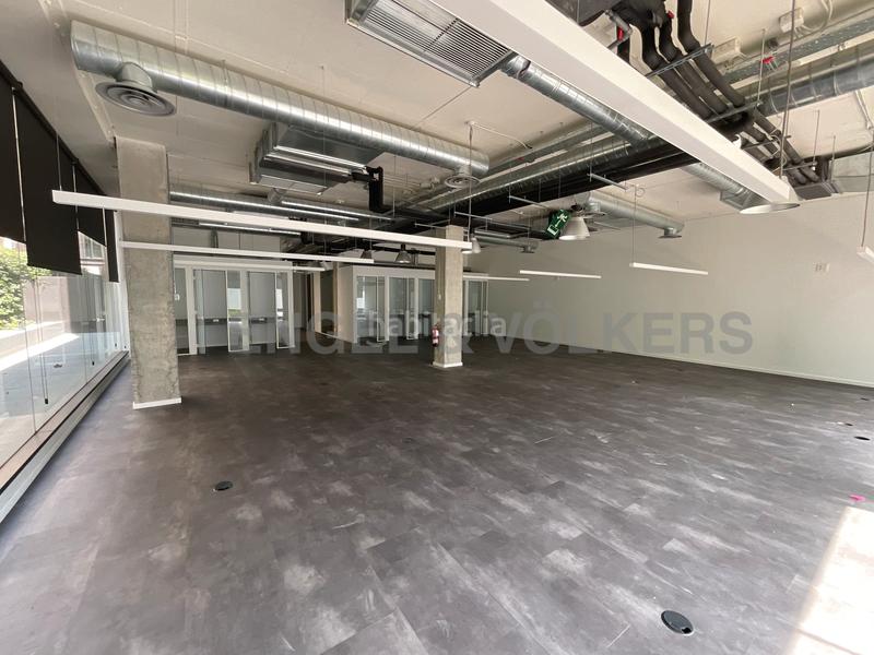 Foto 48c674b9-48b1-4661-bcd7-43c29cbb1b10. Rent office space with parking in Poblenou Barcelona