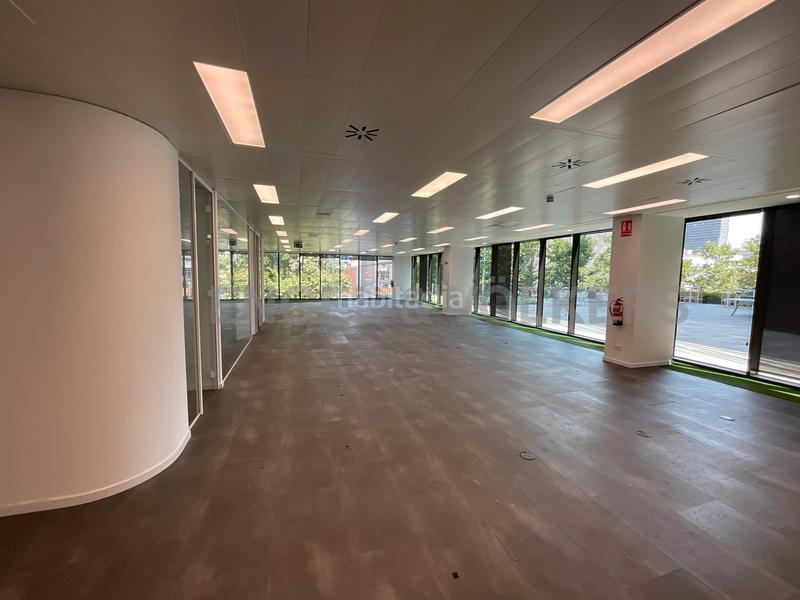 Foto 55344c67-4c0c-47ac-be7e-6c02045d9a4c. Rent office space with parking in Poblenou Barcelona