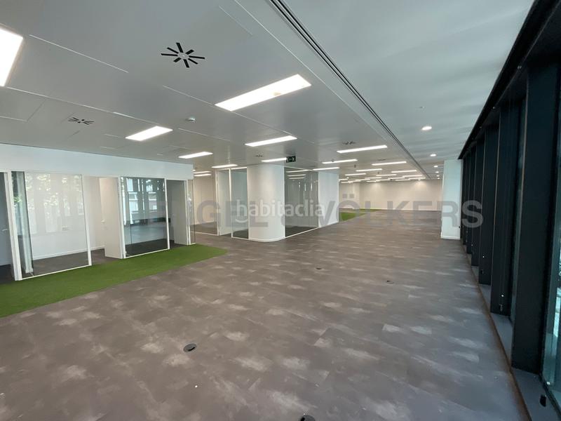 Foto b6d5b435-25c5-499d-bebc-c5f40d8abaaf. Rent office space with parking in Poblenou Barcelona