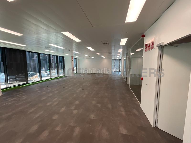 Foto c946e027-1a6c-4557-b2ec-92af17596bd2. Rent office space with parking in Poblenou Barcelona