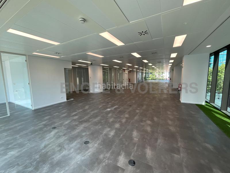 Foto f6b5b90e-7fae-4cf3-8a3f-a52dc2c2f6f4. Rent office space with parking in Poblenou Barcelona