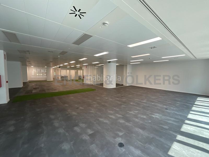 Foto ff788664-853e-49e7-a465-49265ad76ade. Rent office space with parking in Poblenou Barcelona
