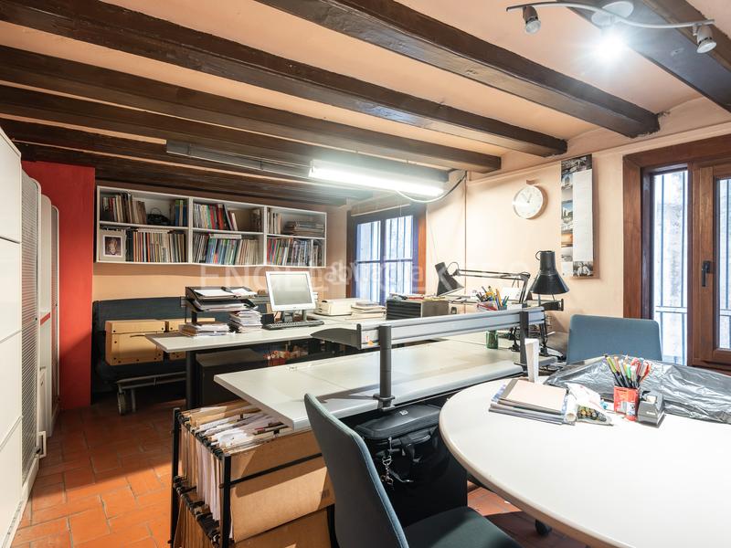 Foto c8fc83ff-60ba-4884-ba6e-5897fdaf82c2. Locale commerciale in Gòtic Barcelona