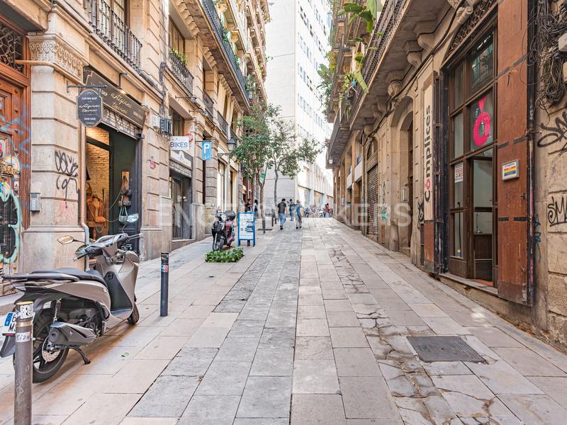 Foto d309e9bc-0648-4234-b6e3-b2062f8659ef. Locale commerciale in Gòtic Barcelona