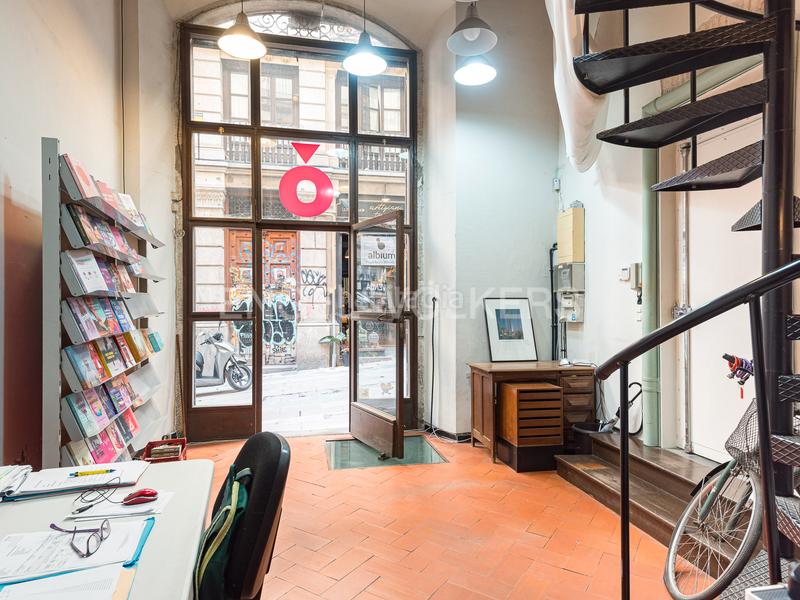 Foto eb1d7531-2371-4460-9a6a-13192abbf83a. Locale commerciale in Gòtic Barcelona