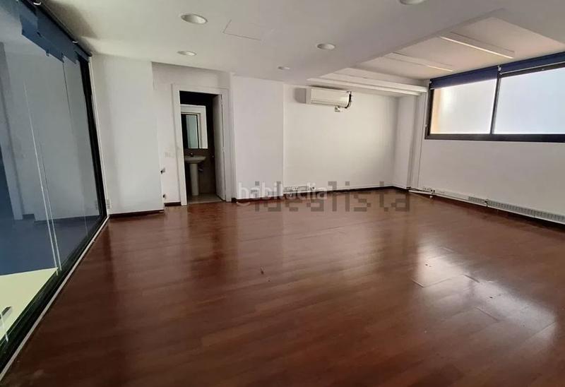 Foto 98e72f99-87a2-4c6e-a95b-d5666d8e59c8. Alquiler local comercial local en calle comtes de belllloc en Barcelona