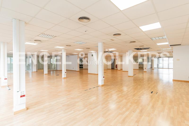 Foto ddb9d63f-dd2e-4f25-8bb5-3eaced593aff. Location bureau avec parking dans Sant Gervasi - Galvany Barcelona