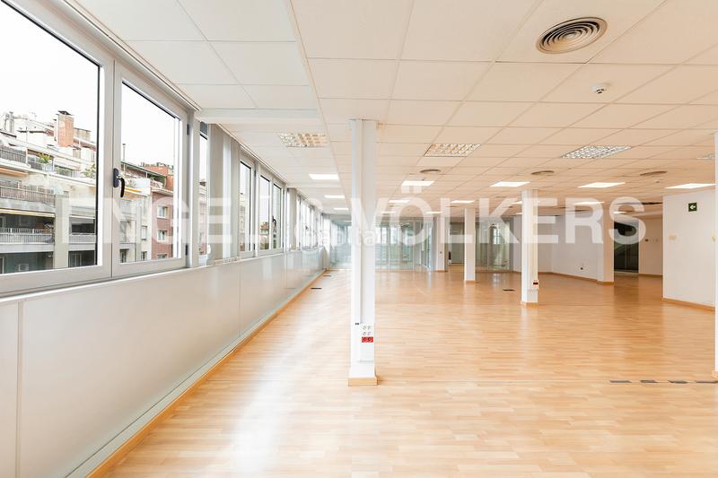 Foto 5690c96c-0bdc-4f7c-8353-74ecc7076f44. Rent office space with parking in Sant Gervasi - Galvany Barcelona