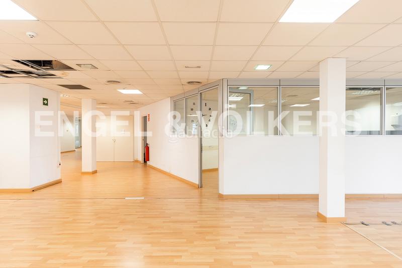 Foto 8654eb48-8c40-4c30-a2cf-aaaf9d0b1dd4. Rent office space with parking in Sant Gervasi - Galvany Barcelona