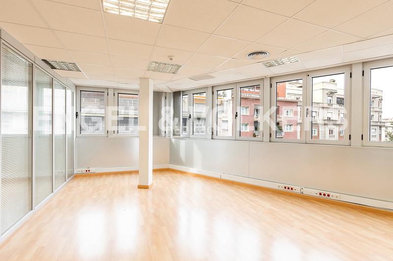 Foto afcaa2d1-9450-4b08-b419-9c1c1ee66d3b. Rent office space with parking in Sant Gervasi - Galvany Barcelona