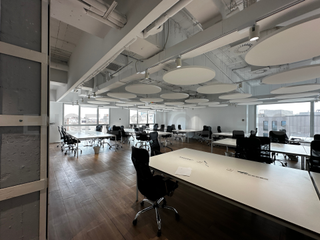 Lloguer Oficina a El Parc i la Llacuna del Poblenou. Planta entera de coworking en el poblenou  hasta 118 personas