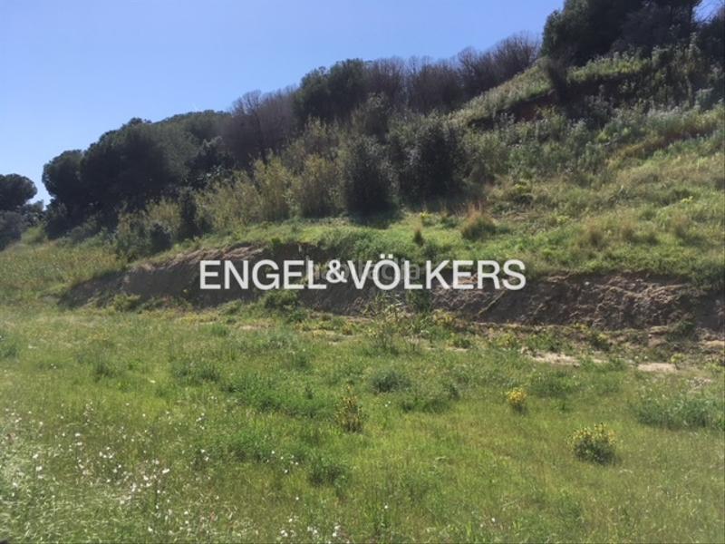 Foto 2b61f527-fbe8-4394-b15e-4d2bd0f5c323. Solar industrial solar ubicado a la entrada en Victoria-Les Vil·les-Canyadell Arenys de Mar