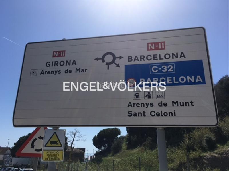 Foto 948c25c4-0f2d-4139-930c-8d7edf323c03. Solar industrial solar ubicado a la entrada en Victoria-Les Vil·les-Canyadell Arenys de Mar