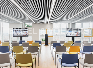 Rent Office space in El Parc i la Llacuna del Poblenou. Oficina en rascacielos en torre glòries