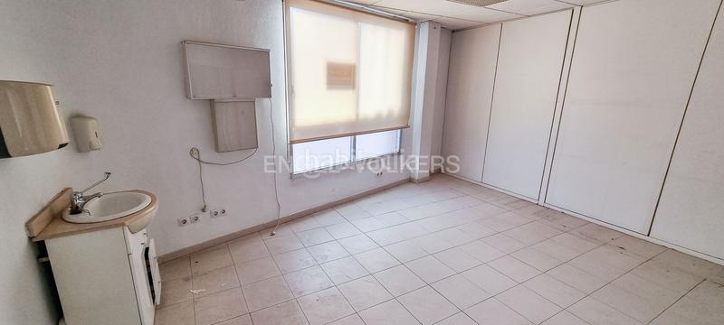 Foto c2a0ca05-6d94-4b48-ace8-ef767782c2e8. Lloguer local comercial a Estació de França Mollet del Vallès