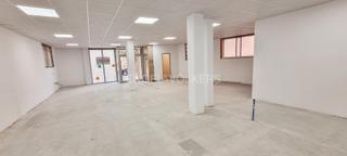 Lloguer Local Comercial a Estació de França. Local céntrico y versátil