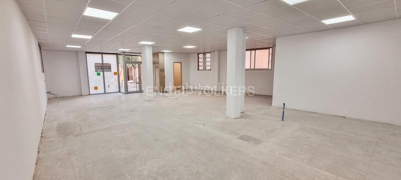 Foto 0477f5ea-0e92-42c4-a6ac-42bf54280131. Location local commercial dans Estació de França Mollet del Vallès