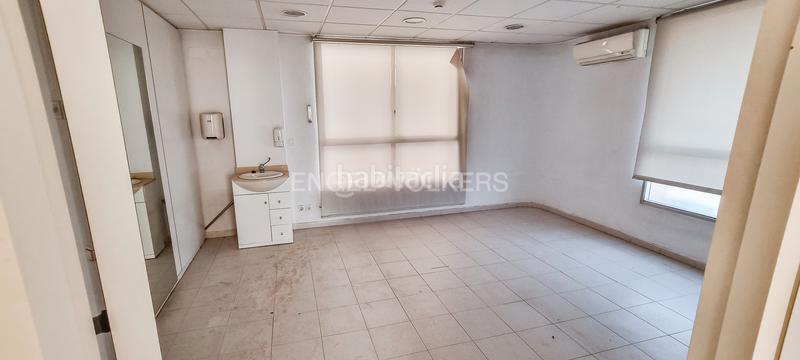 Foto 82ac4780-a8e1-4d2c-b1b3-581151bd5f96. Location local commercial dans Estació de França Mollet del Vallès