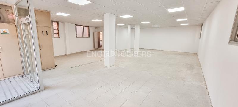 Foto c0d52464-d05e-478e-8e7e-320fa3744ed9. Location local commercial dans Estació de França Mollet del Vallès