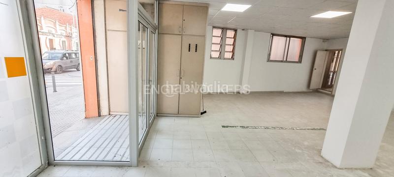 Foto dc642f2d-a967-4d1f-bbd9-e7dd3edbe197. Location local commercial dans Estació de França Mollet del Vallès