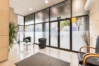 Business premise in Font de la Guatlla. Inmueble con techos altos, situado muy cerca de plaza espanya