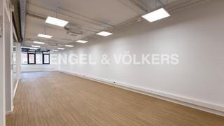Rent Office space in Vila de Gràcia. Oficina en edificio 100 oficinas