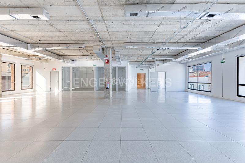 Foto 73b72439-d9cf-4e7e-abb4-7ec74f5deb96. Affitto ufficio con parcheggio in La Vila Olímpica del Poblenou Barcelona